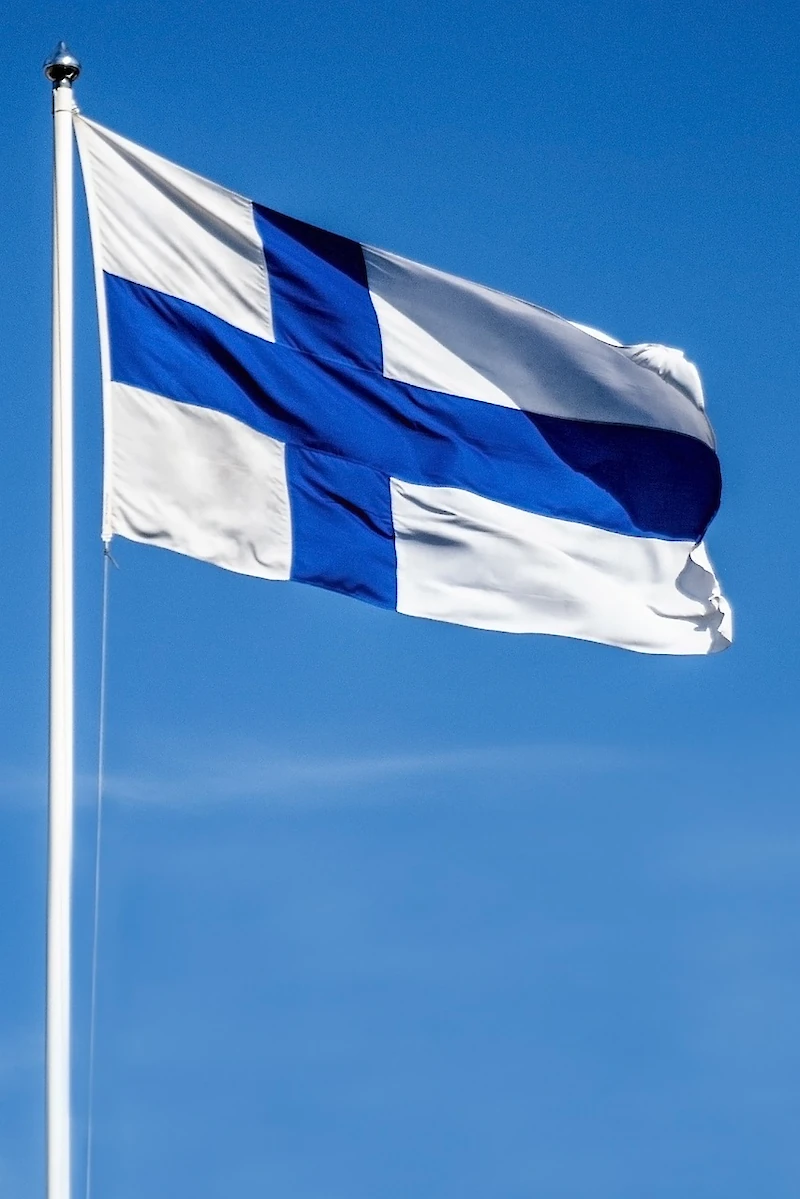 Tasavallan presidentti myöntää ritarikuntien kunniamerkkejä ansioituneille Suomen kansalaisille itsenäisyyspäivänä.