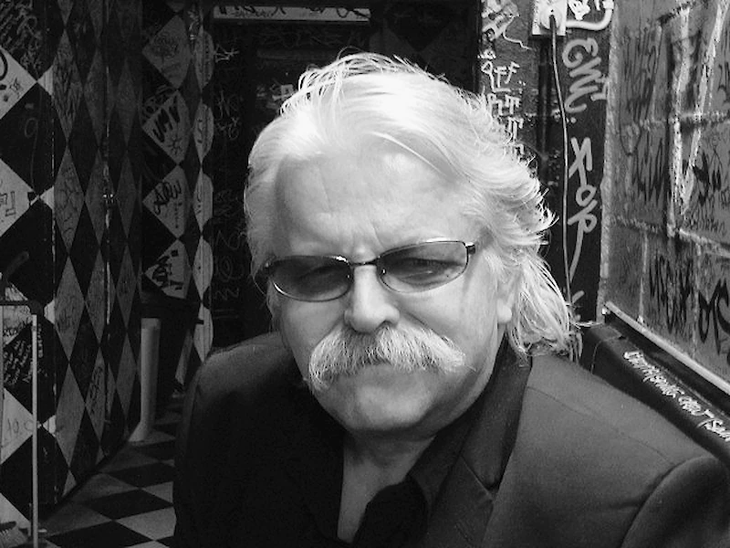 Pedro Hietanen Tavastia-klubilla. (Kuva: Iitin Musiikkijuhlayhdistyksen arkisto.)