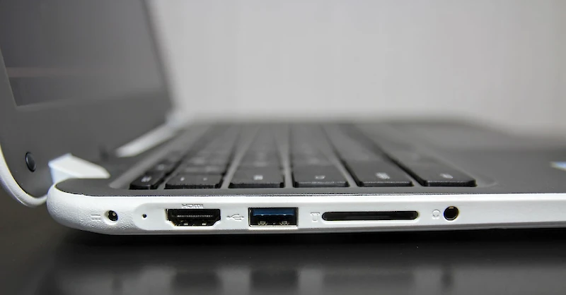 Haapa-Kimolan koululla on nettiyhteys vain neljässä Chromebook-tietokoneessa kerrallaan. Oppilaita on 62. Kuvituskuva.