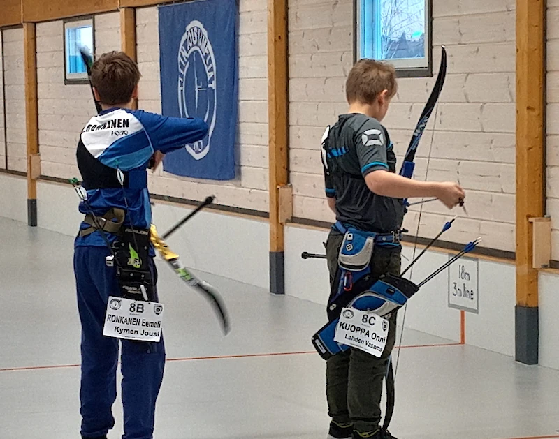 Eemil Ronkanen ja Onni Kuoppa ampuivat 13-vuotiaiden junioreiden tähtäinluokassa.