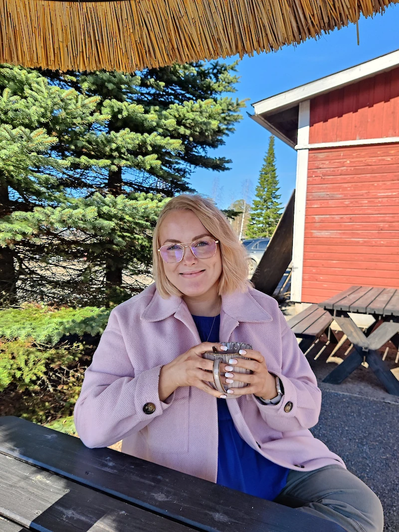 Kehittämisasiantuntija Emma Lehto kehittää Iitin kunnan organisaatiota sisäisesti ja toimii paikallisten yrittäjien tukena.
