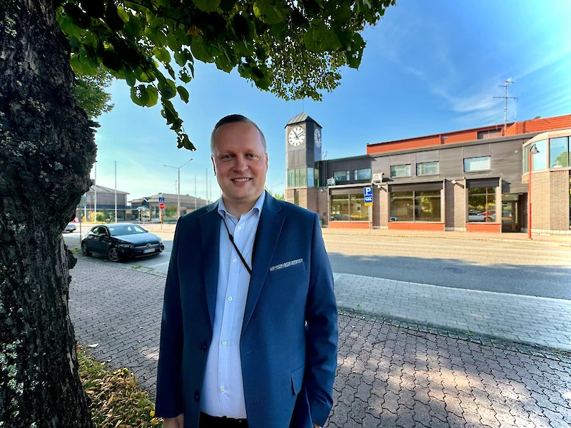 Jarkko Salosen työhuone sijaitsee uudella kunnantalolla. (Kuva: Veli-Pekka Kelloniemi)