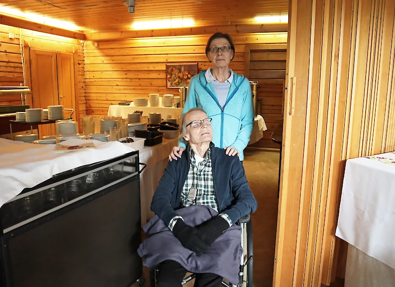 Juhani ja Helena Markkanen kävivät entisellä työpaikallaan pitokartanossa syyskuussa.