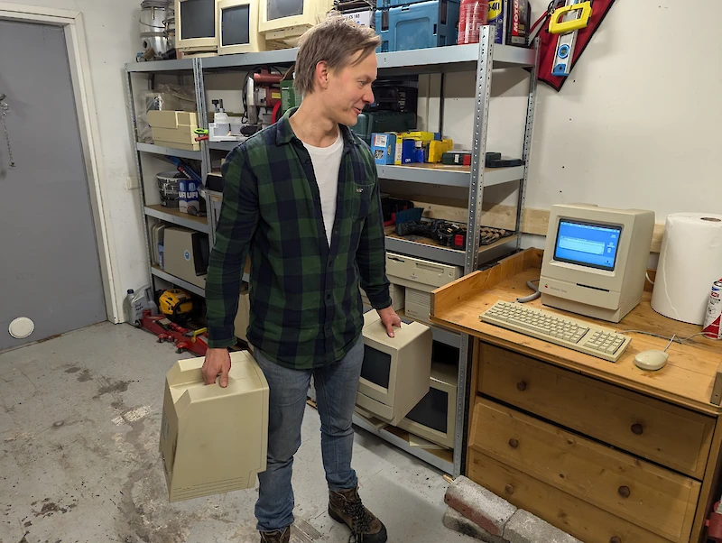 Joonas Karhisen autotalli on täynnä "omenatavaraa". (Kuvat: Joonas Karhisen albumi)