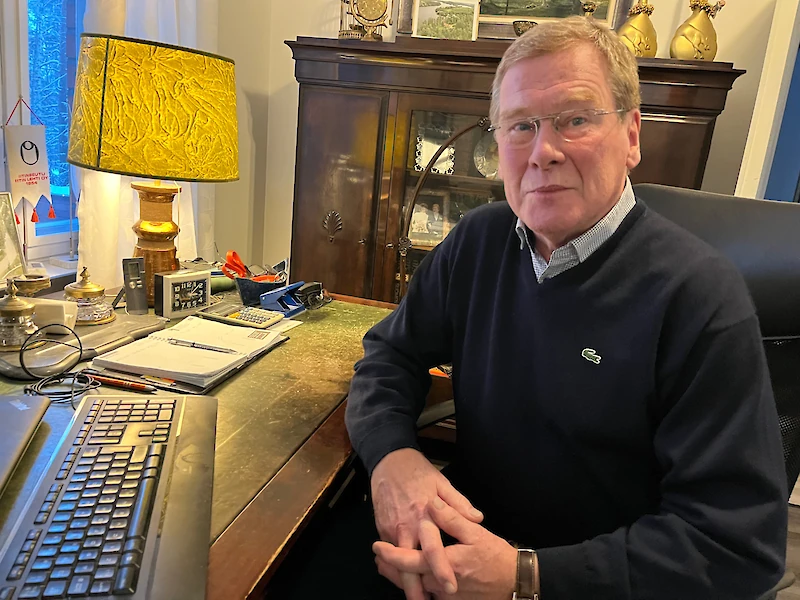Hallituksen puheenjohtajan murheita helpottaisi, jos Iitissä olisi 20 liikettä enemmän, Tuomo Taimisto huokaisee puolileikillään.