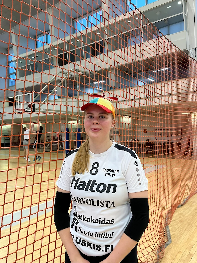 Yrityksen pelaajat valitsivat joukkueen "ropelipääksi" Anni Hyvärisen.