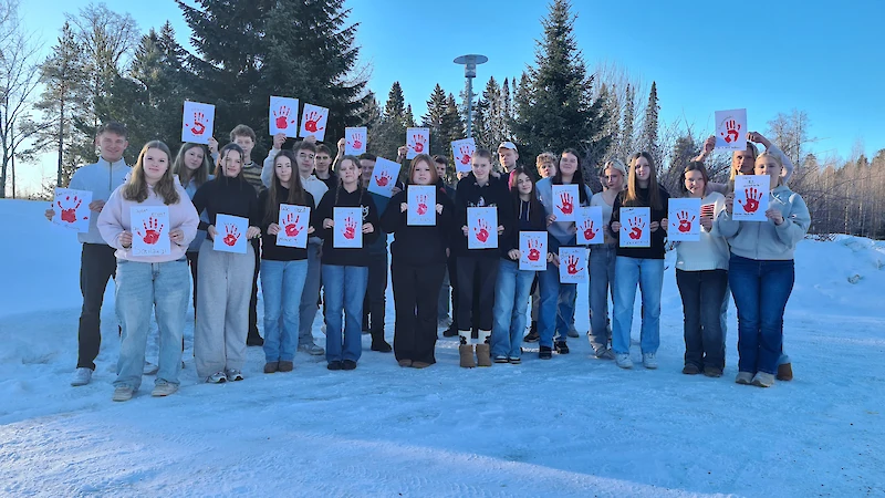 Saksalaiset ja suomalaiset osallistuivat Unescon lapsisotilasvastaiseen Red Hand Day -kampanjaan. (Kuvat: Tarja Virtanen)