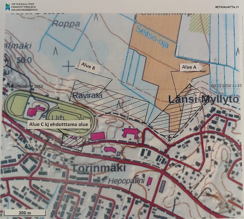 Vaihtoehtoja kunnanjohtajan esitykselle.