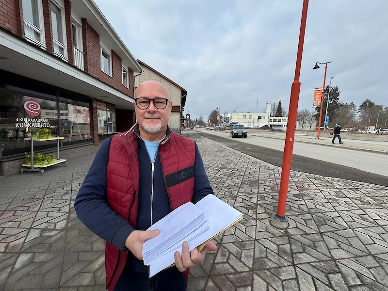 Kari Väisänen on työskennellyt sanomalehti- ja postinjakelualalla jo kolme vuosikymmentä.