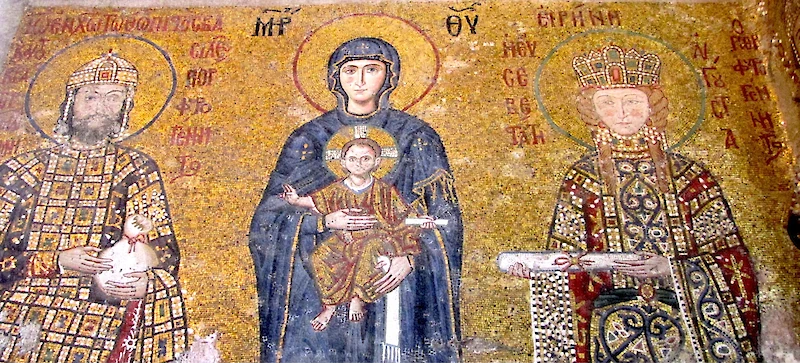 Seinämaalaus Hagia Sofia -kirkosta Istanbulista. Jeesus-lapsi ja Neitsyt Maria keisariparin ympäröimänä. (Kuva: Tomi Karttunen)