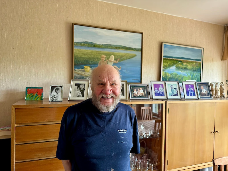 Raimo Lehtinen asuu nykyisin Lahdessa, mutta omistaa mökin Iitissä. — Seuraan edelleen Iitin asioita, hän kertoo.