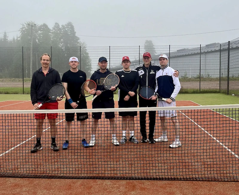 Kuvassa Topi Kuparinen, Tuomas Saulila, Marko Eklund, Ville Lehtonen, Kimmo Lintukangas ja Tatu Lintukangas.