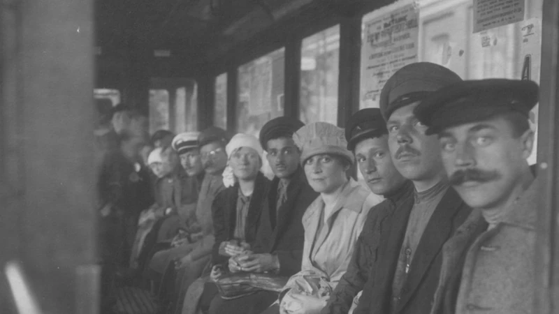 Pietariin muutti jo 1800-luvulla muutamia kymmeniä tuhansia suomalaisia. Nämä pietarinsuomalaiset on kuvattu vuosien 1917–1922 Neuvosto-Venäjällä. (Kuva: RGASPI)