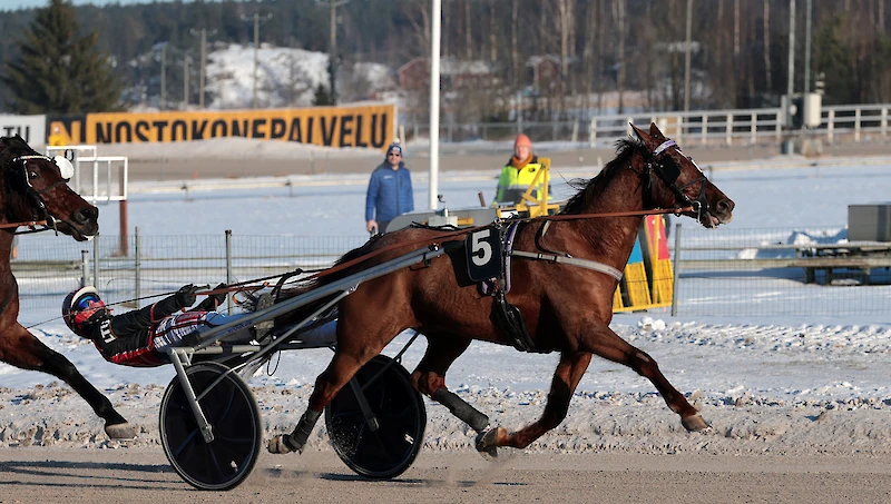 Star Photo S vakuutti Turun T75-lähdössä, missä Santtu Raitala päästeli alun 09 ja lopun 12-vauhtia. (Kuva: Leena Kahisaari)