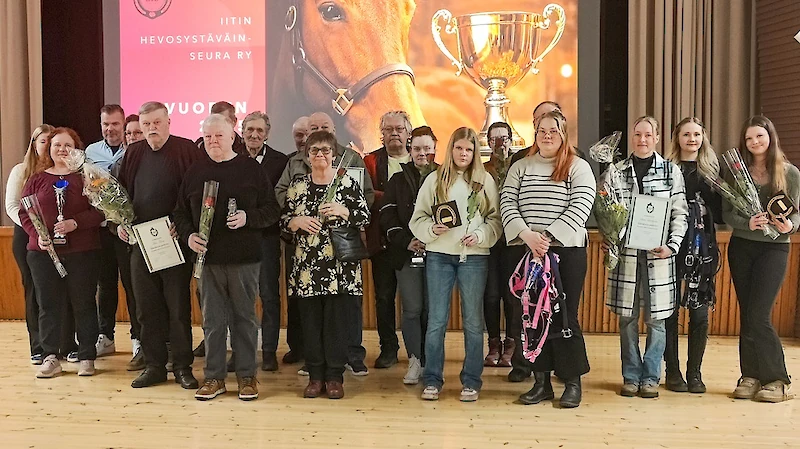 Palkitut yhteiskuvassa. (Kuva: Satu Pitkänen)