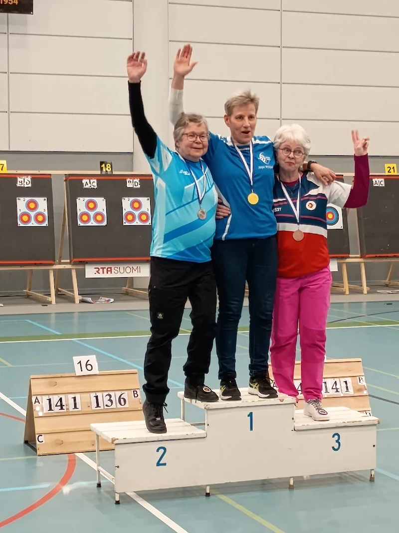 Kirsi Huikari-Roivas(IJA), hopeaa, Sirpa Myllylahti (PoJo), kultaa, Maria Niemi (ÄJA), pronssia.