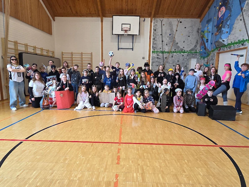 Yhteiskuva pukeutumisviikolta.