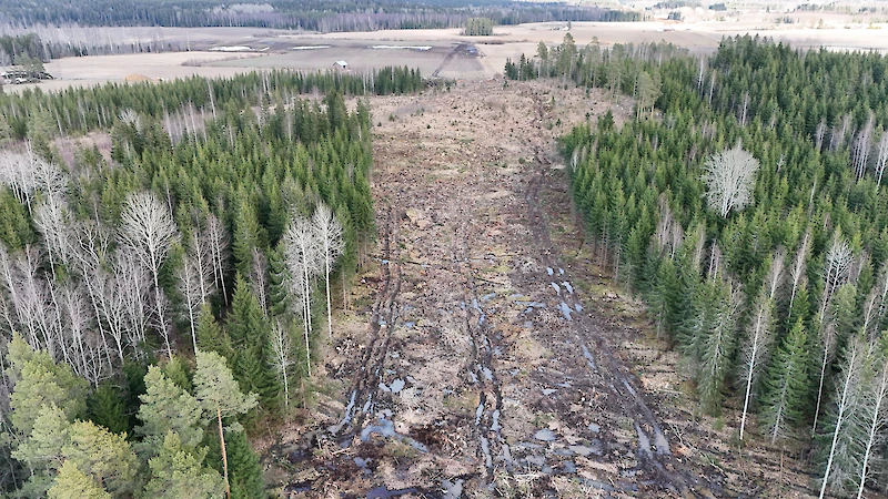 Uuden valtatien linjaus alkaa vähitellen hahmottua maisemaan Luhtalammen kohdalla. Paikalle rakennetaan Luhtalammen risteyssilta. (Kuva: Väylävirasto)