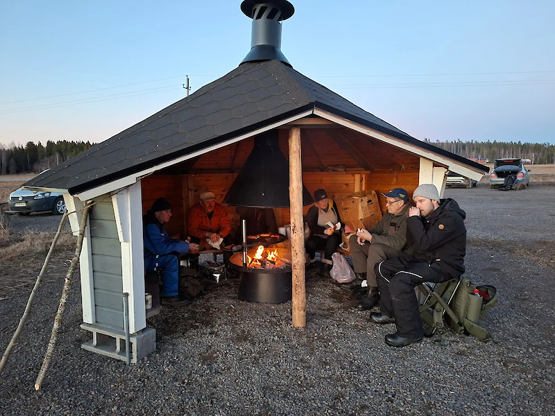 Sääskjärven kyläyhdistyksen kota kuuluu osaksi Laulusten venevalkamaa. Se on jo toiminut kokoontumispaikkana. (Kuva: Olli Pasila)