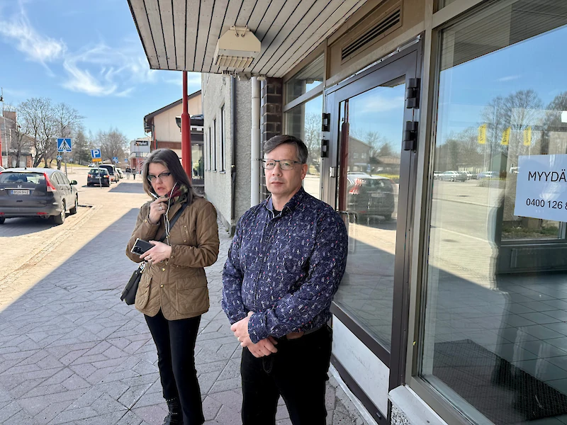 Satu ja Olli Ruuskanen etsivät ostajaa liiketilalle.