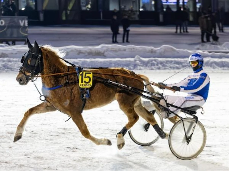 Markku Johanssonin tiluksilla, Iitin Konttilassa, hoidossa oleva Carat oli kaksi kertaa totossa ja pudotti Esa Holopainen kyydissään ennätyksensä lukemiin 28,6ake.