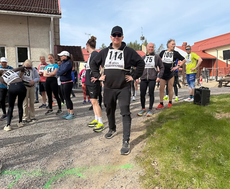 Allekirjoittanut numerolla 114 lähtöviivalla ensimmäisten joukossa, maalissa viimeisten. Kuvan nappasi juniori.