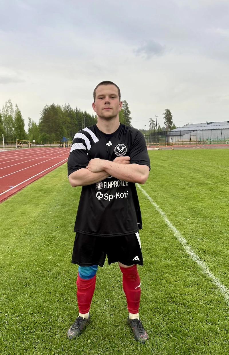 Danil Jegorov avasi tehokkaasti pelit Iitin Pallon paidassa. (Kuva: Niki Koskinen)