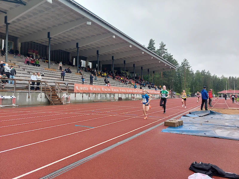 IU:n Liisa Heiskanen voitti T13 800 metrin juoksun.