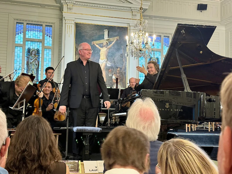 Pianisti Oliver Triendl esiintyi Avajaiskonsertissa Iitin kirkossa. (Kuva: Veli-Pekka Kelloniemi)
