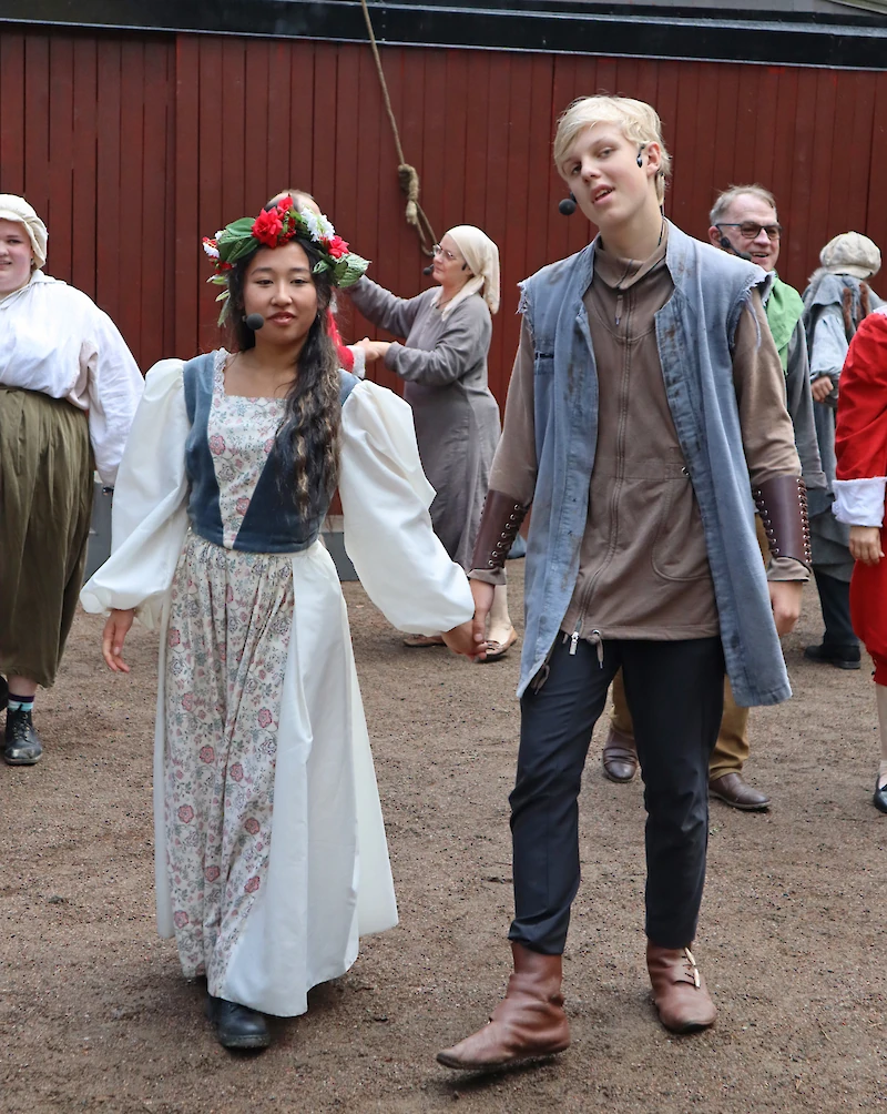 Neito Marianin roolia näyttelee Meiyu Engberg ja Robin Hoodin roolissa on Eliel Junkkari.