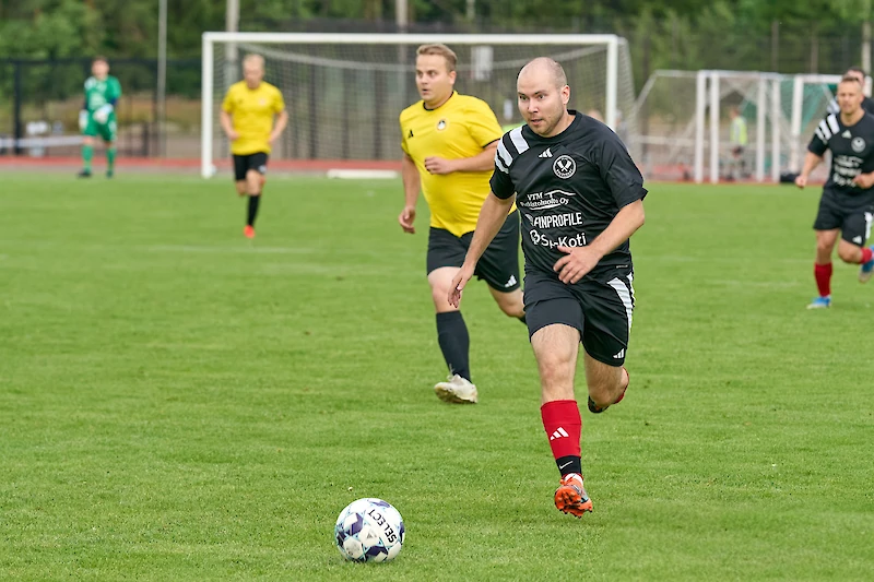 Konsta Heikkilä osui HiHiä vastaan. (Kuva: Janne Virtanen)