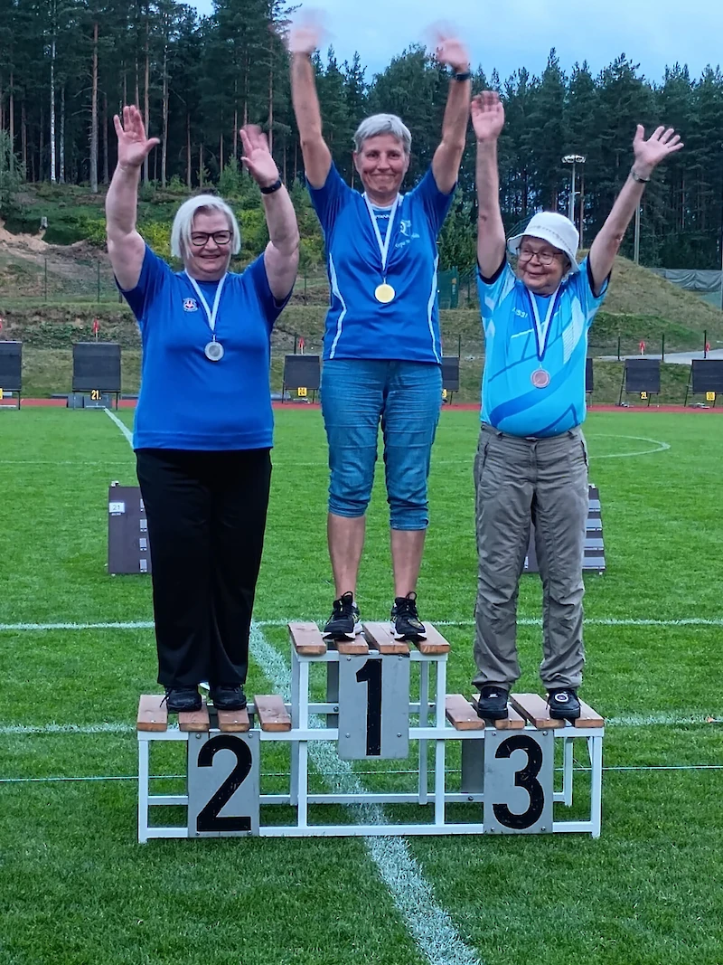 Kultaa Sirpa Myllylahdelle, hopea Tuula Mikkolalle, pronssia Kirsi Huikari-Roivakselle.
