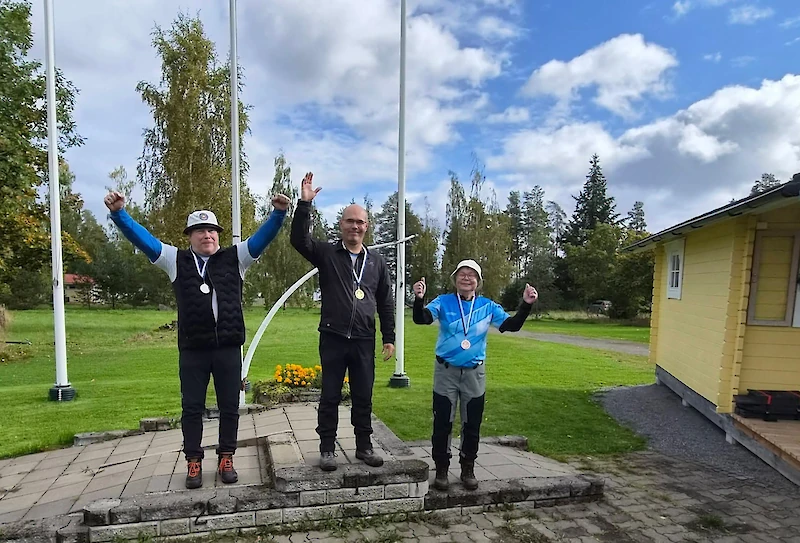 Tähtäin Masters 60 -luokkassa voittajana Esa Lehtomäki (Jyväs-Sulka), hopealla Juhani Reinikainen (Jyväs-Sulka) ja pronssilla Kirsi Huikari-Roivas (Iitin Jousiampujat).