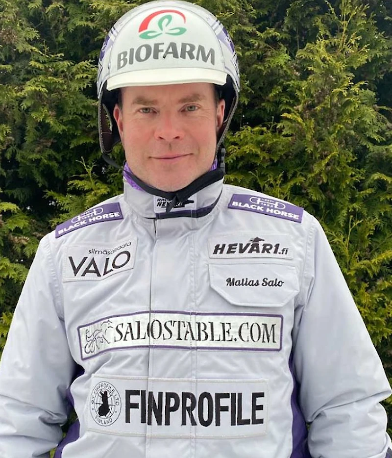 Iittiläisvalmentaja Matias Salo saalisti viime kaudella 20 voittoa raviradoilta. (Kuva: Salostable.)