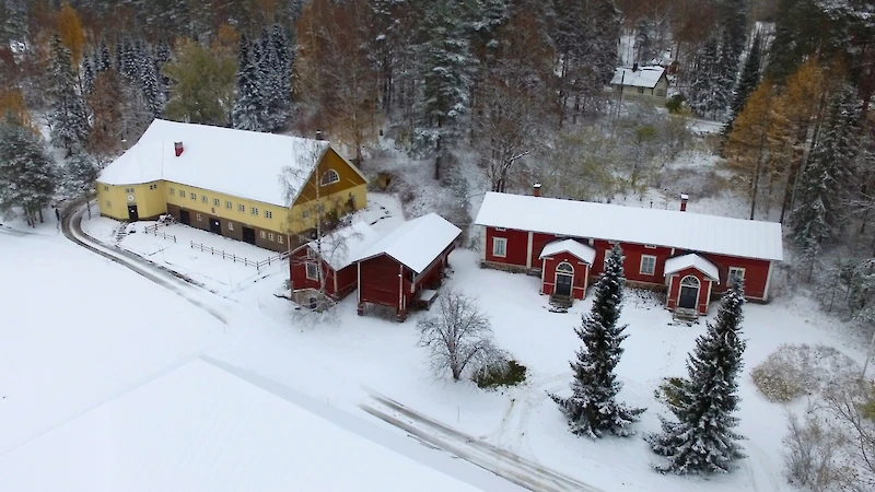 Kentät olivat viime talven jäljiltä kesällä huonossa kunnossa Iitin Niskaportissa. (Kuva: Iitti Golf.)