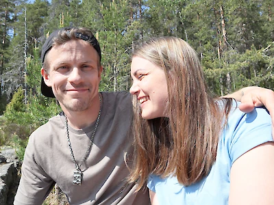 Konsta Hietanen ja Jenni Rautiainen näyttelevät pariskuntaa.