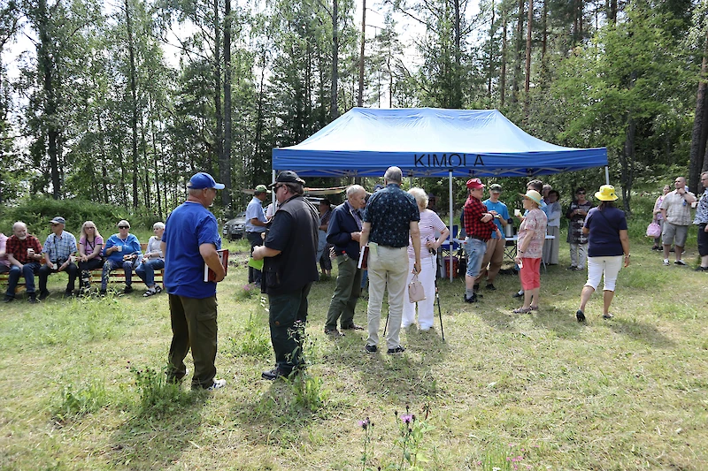 Talasmäkipäivän kahvitarjoilu Kurtossa kuuluu Kymentaan kyläseuran kesän toimintakalenteriin. Kuva viime lauantailta.