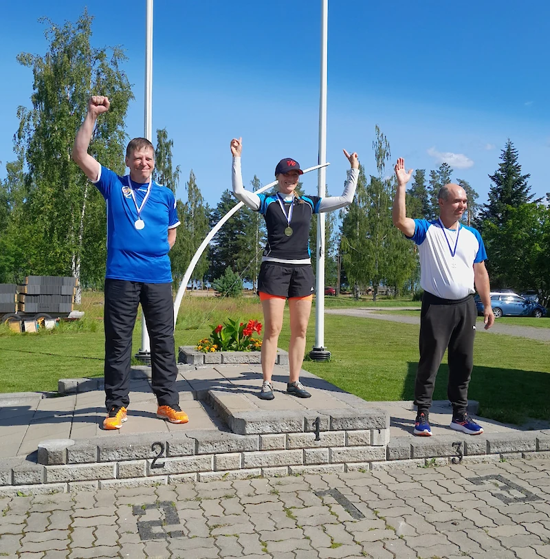 Yleisen luokan voittajat Taru Kuoppa, Tuomo Saremaa ja Esa Lehtomäki.