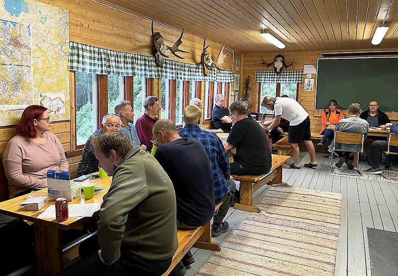 Iitin Erän kesäkokous järjestettiin perjantaina seuran metsästysmajalla Sääskjärvellä. 50-vuotisjuhla pidetään tulevana lauantaina Haaviston seuratalolla.