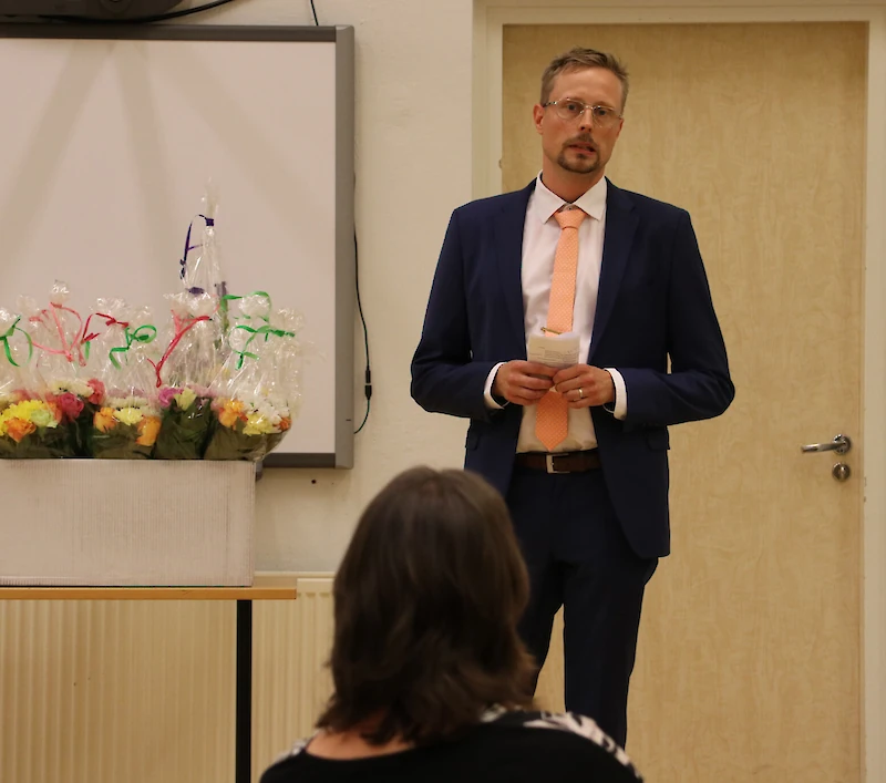 Juho Järvenpää kuvattuna Iitin kunnanvaltuuston kokouksessa kesällä 2021.