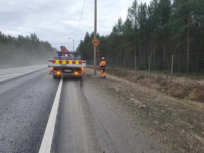 Koko maassa siirrytään ensi viikolla talvinopeuksiin. (Kuvituskuva: Väylävirasto.)