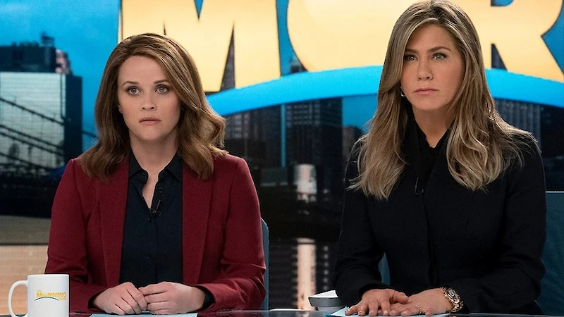 Sarjan pääosissa ovat Reese Witherspoon ja Jennifer Aniston. (Kuva: AppleTV.)